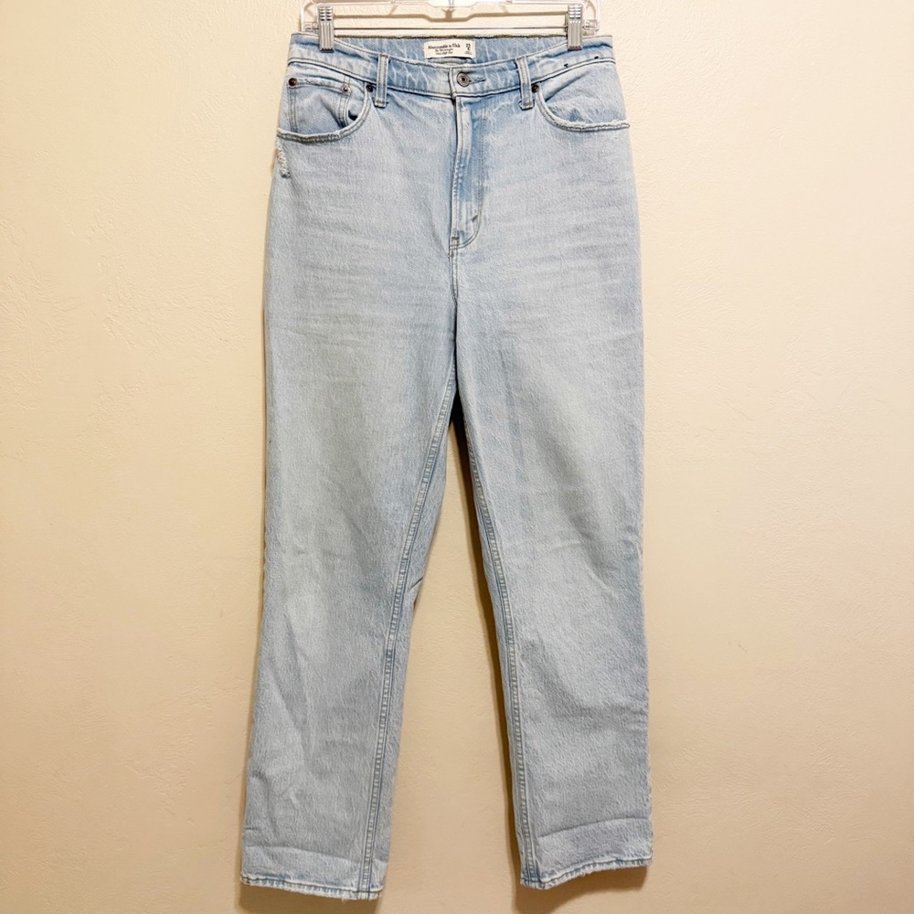Abercrombie & Fitch Curvy Ultra High Rise 90s Straight Jean light wash size 29/8